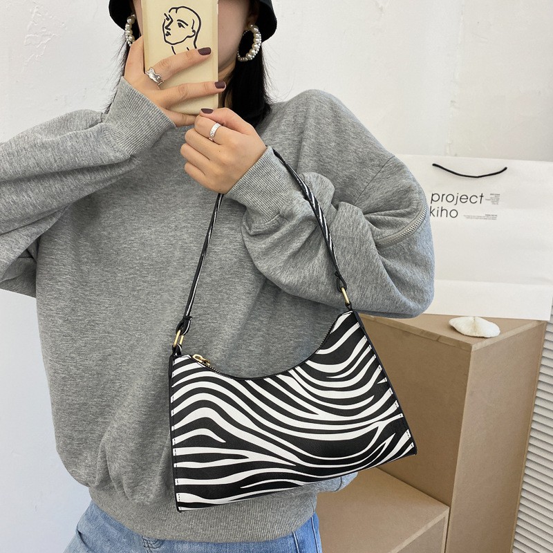 New Fashion Women's Bag Korean Version Of The Trendy And Foreign Handbags Fashion Leopard Print One Shoulder Cow Underarm Bag Baguette Bag