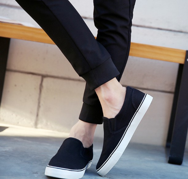 Canvas shoes, one foot, lazy casual shoes