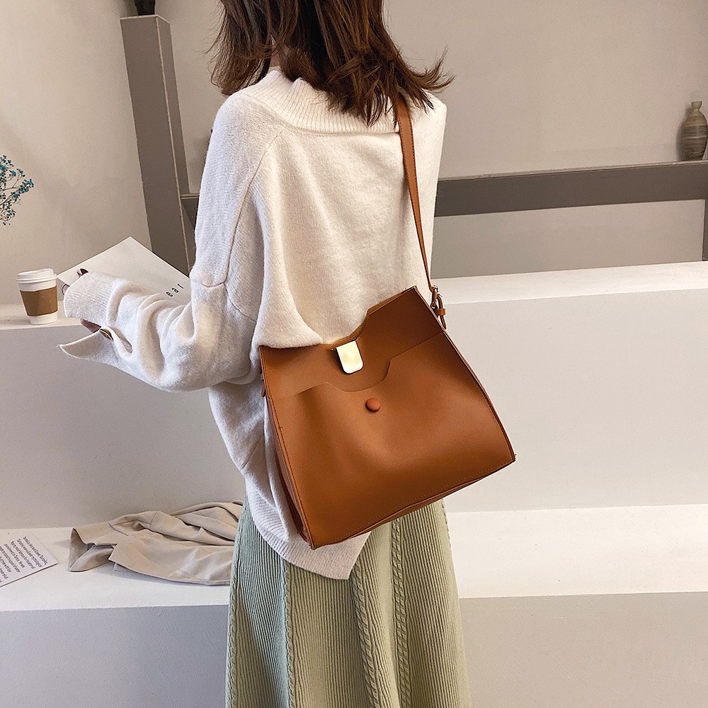 Factory Direct Sales 2022 New Trendy Brand Foreign Style Net Red Women's Bag Fashionable Temperament One Shoulder Messenger Lock Buckle All-match Women's Bag