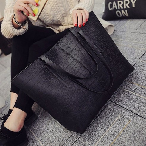 The new spring and summer 2022 fashion handbags EuropeShoulder Bag Handbag simple fashion
